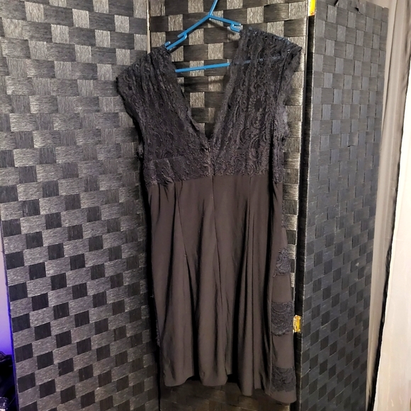 Betsy & Adam Black Party Dress (14) - AF0403 - Picture 2 of 3